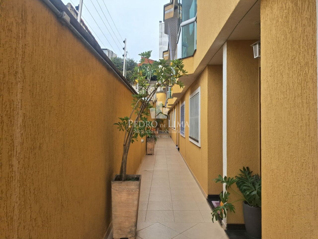 Sobrado de Condomínio em porcelanato com 2 suítes e 1 vaga na Vila Matilde