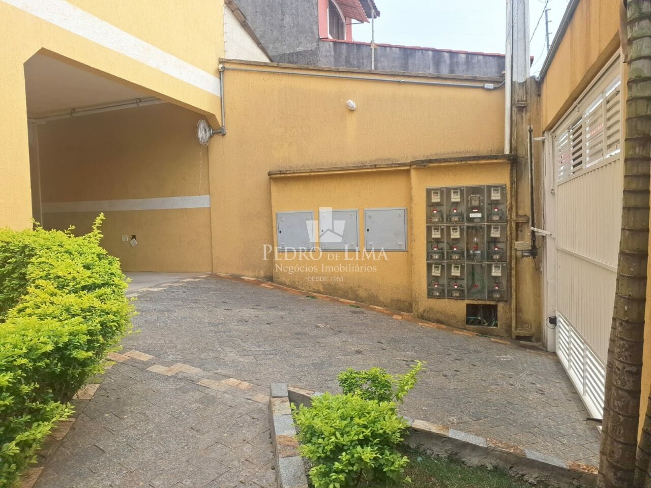 Sobrado de Condomínio em porcelanato com 2 suítes e 1 vaga na Vila Matilde