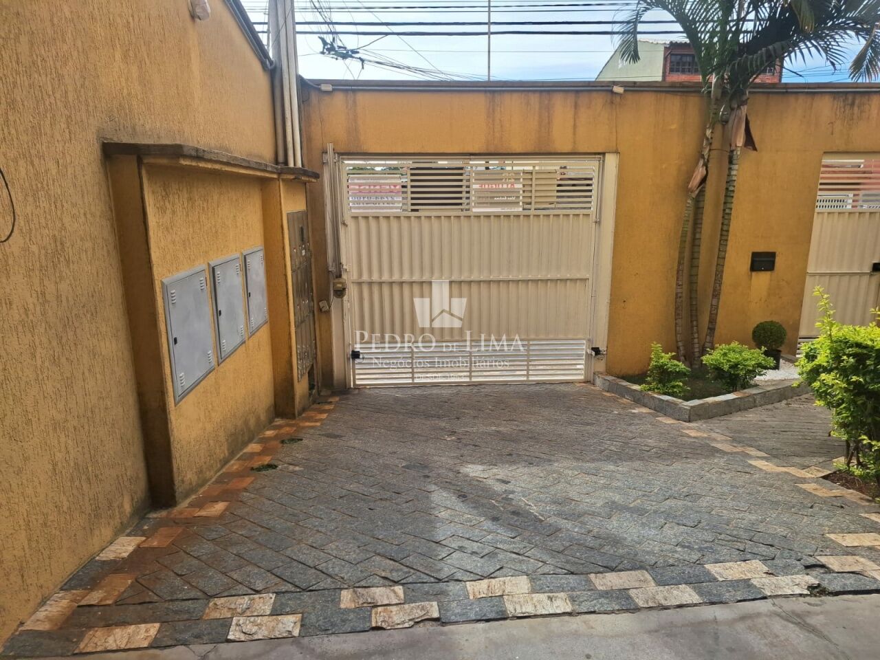 Sobrado de Condomínio em porcelanato com 2 suítes e 1 vaga na Vila Matilde