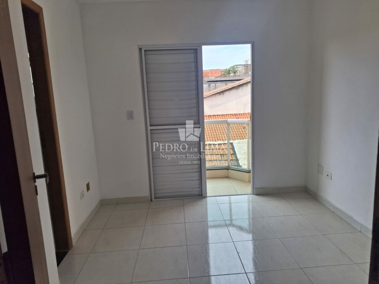 Sobrado de Condomínio em porcelanato com 2 suítes e 1 vaga na Vila Matilde