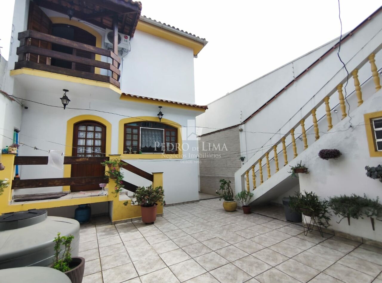 Sobrado frontal na região da Penha