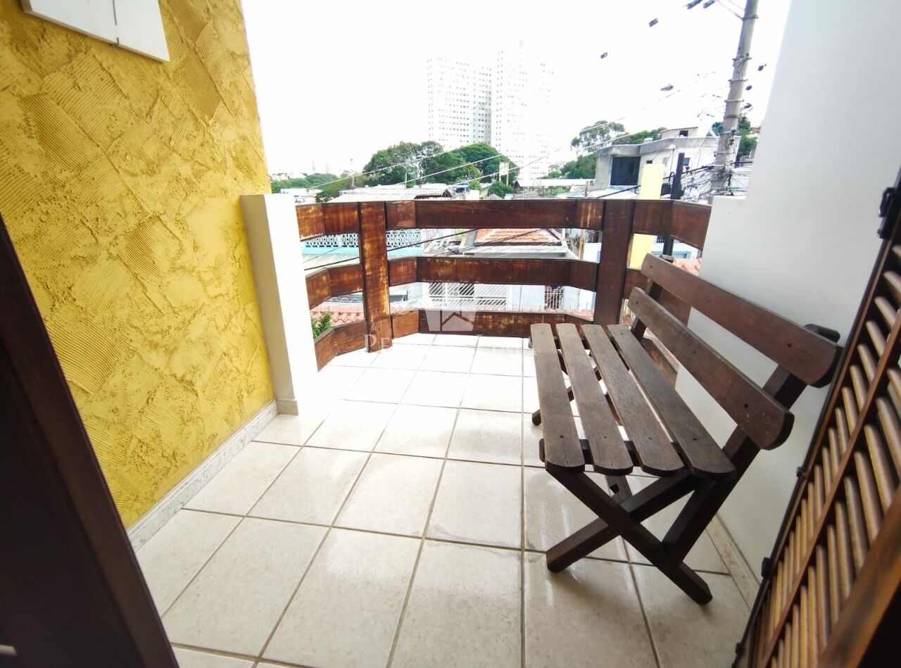 Sobrado frontal na região da Penha