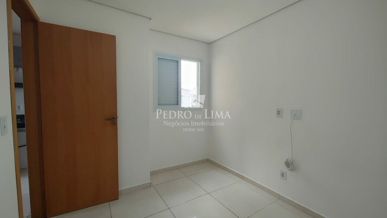 Apartamento de 57 metros na Penha de França, com dois quartos.