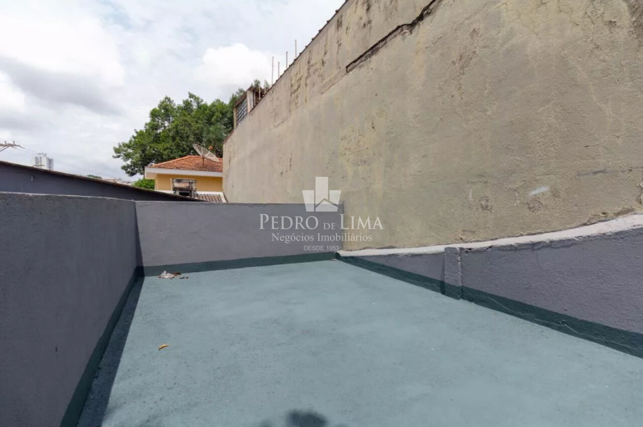 Casa Térrea, terreno 6,20x20 com 1 quarto, 1 vaga e quintal frontal amplo na Penha