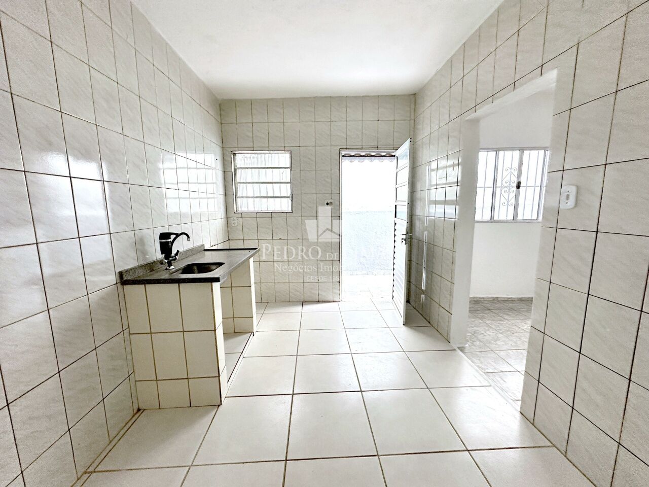 Casa Térrea, terreno 6,20x20 com 1 quarto, 1 vaga e quintal frontal amplo na Penha