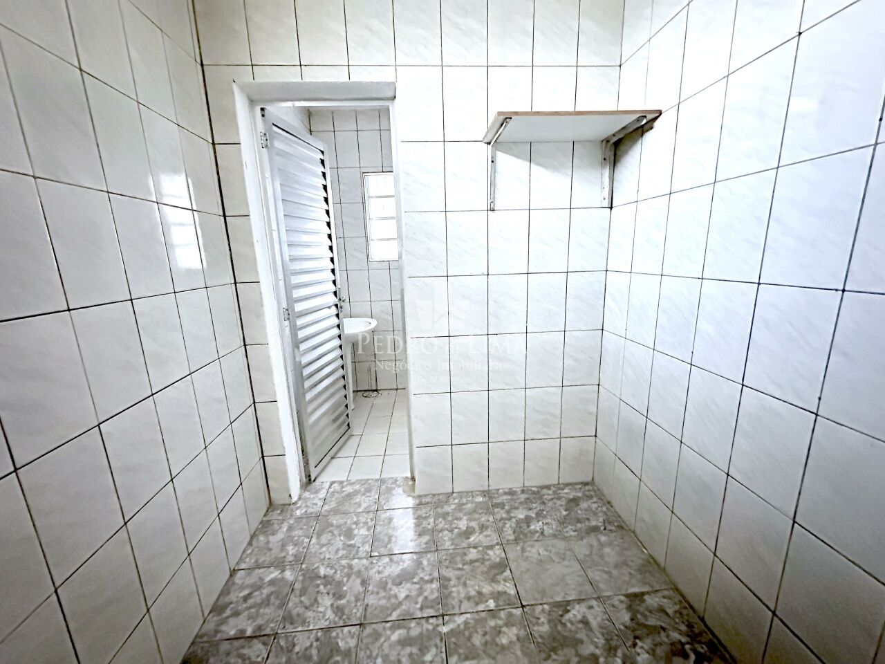Casa Térrea, terreno 6,20x20 com 1 quarto, 1 vaga e quintal frontal amplo na Penha