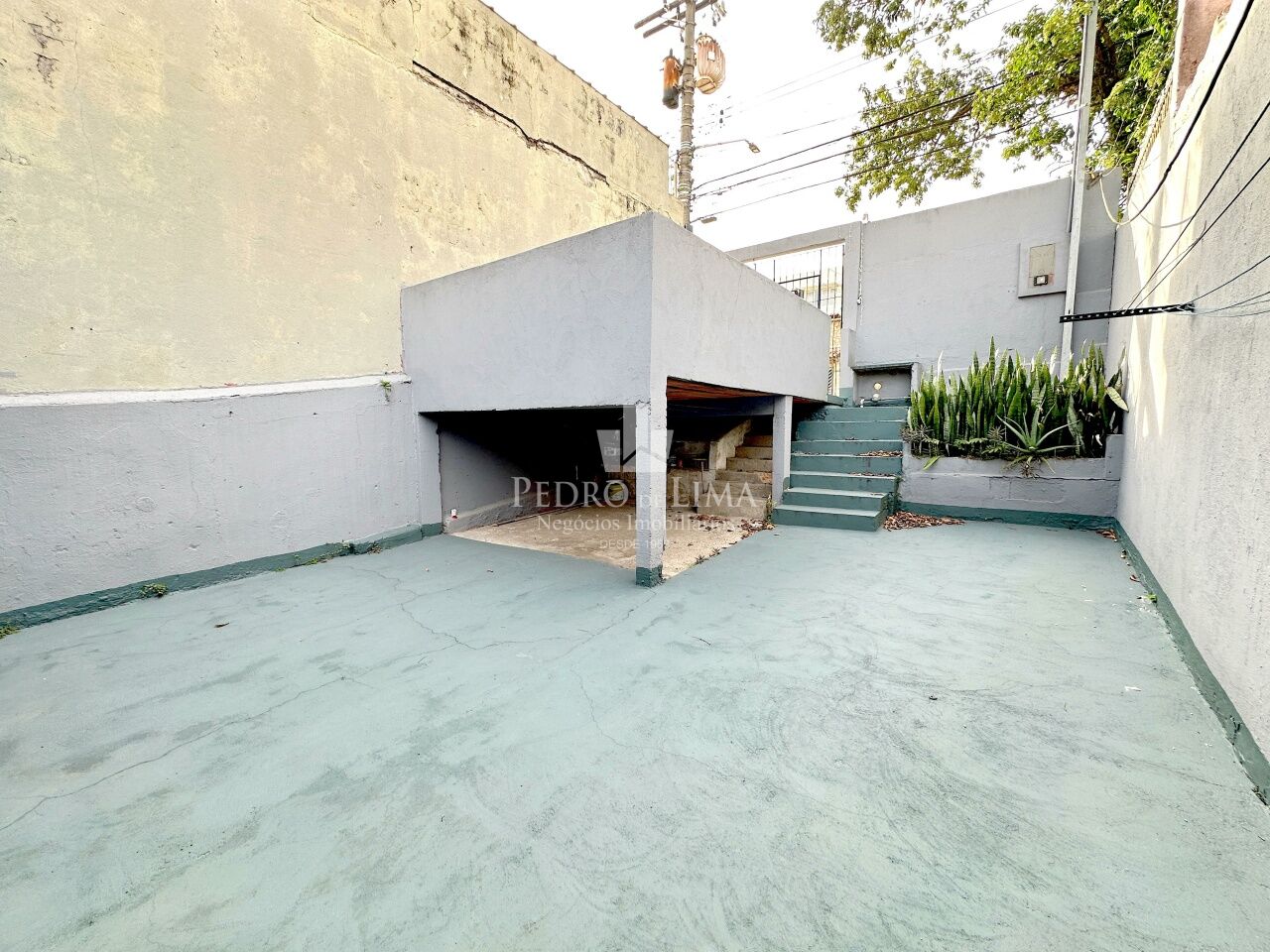 Casa Térrea, terreno 6,20x20 com 1 quarto, 1 vaga e quintal frontal amplo na Penha