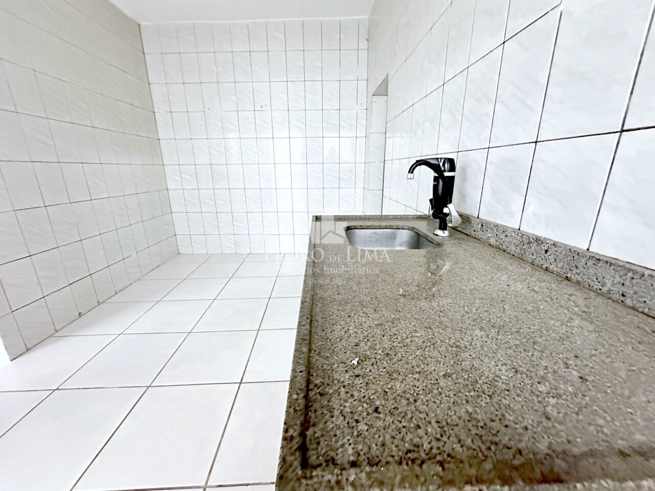 Casa Térrea, terreno 6,20x20 com 1 quarto, 1 vaga e quintal frontal amplo na Penha