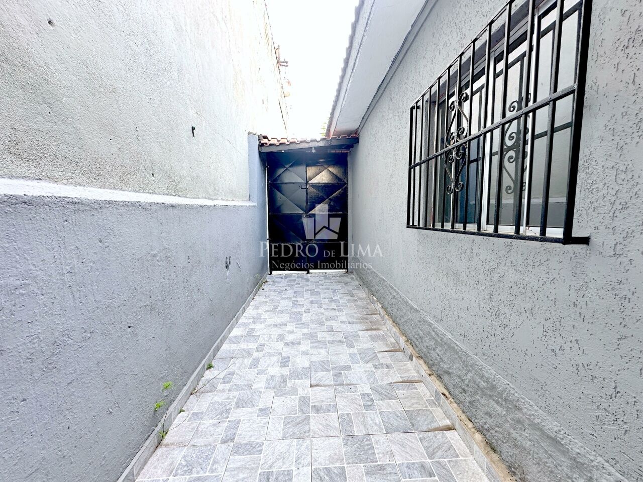 Casa Térrea, terreno 6,20x20 com 1 quarto, 1 vaga e quintal frontal amplo na Penha