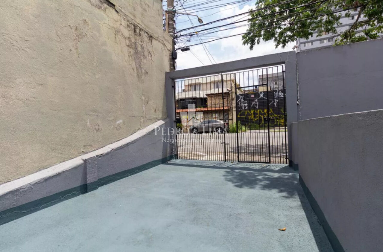 Casa Térrea, terreno 6,20x20 com 1 quarto, 1 vaga e quintal frontal amplo na Penha