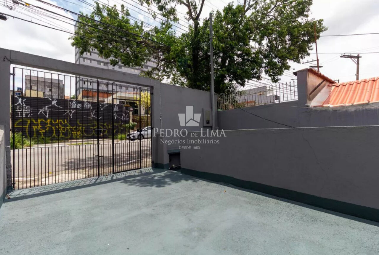 Casa Térrea, terreno 6,20x20 com 1 quarto, 1 vaga e quintal frontal amplo na Penha