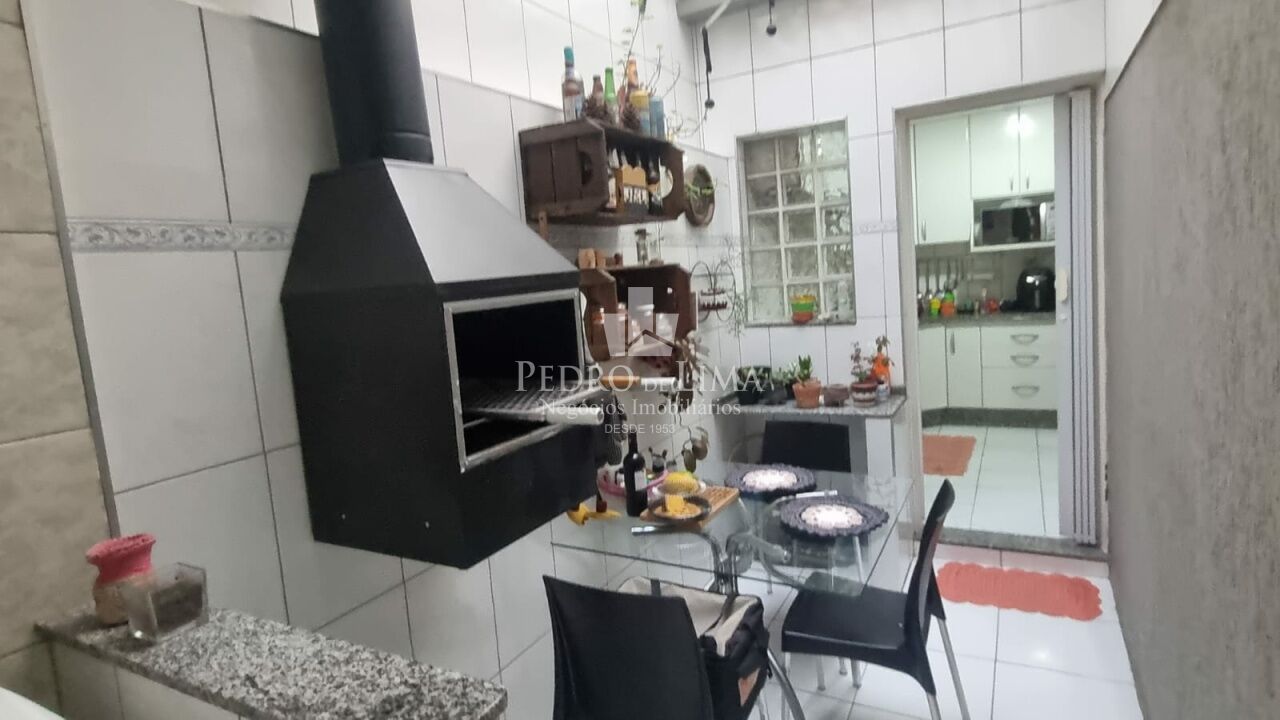 Sobrado de 3 Dormitórios sendo uma Súite e 2 Vagas na Penha