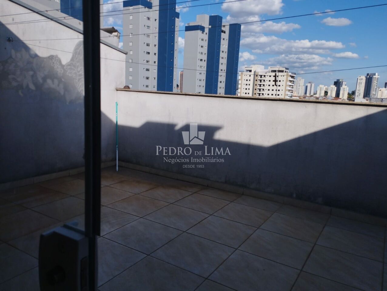 Sobrado em condominio com 3 dormitórios e 2 vagas na Penha