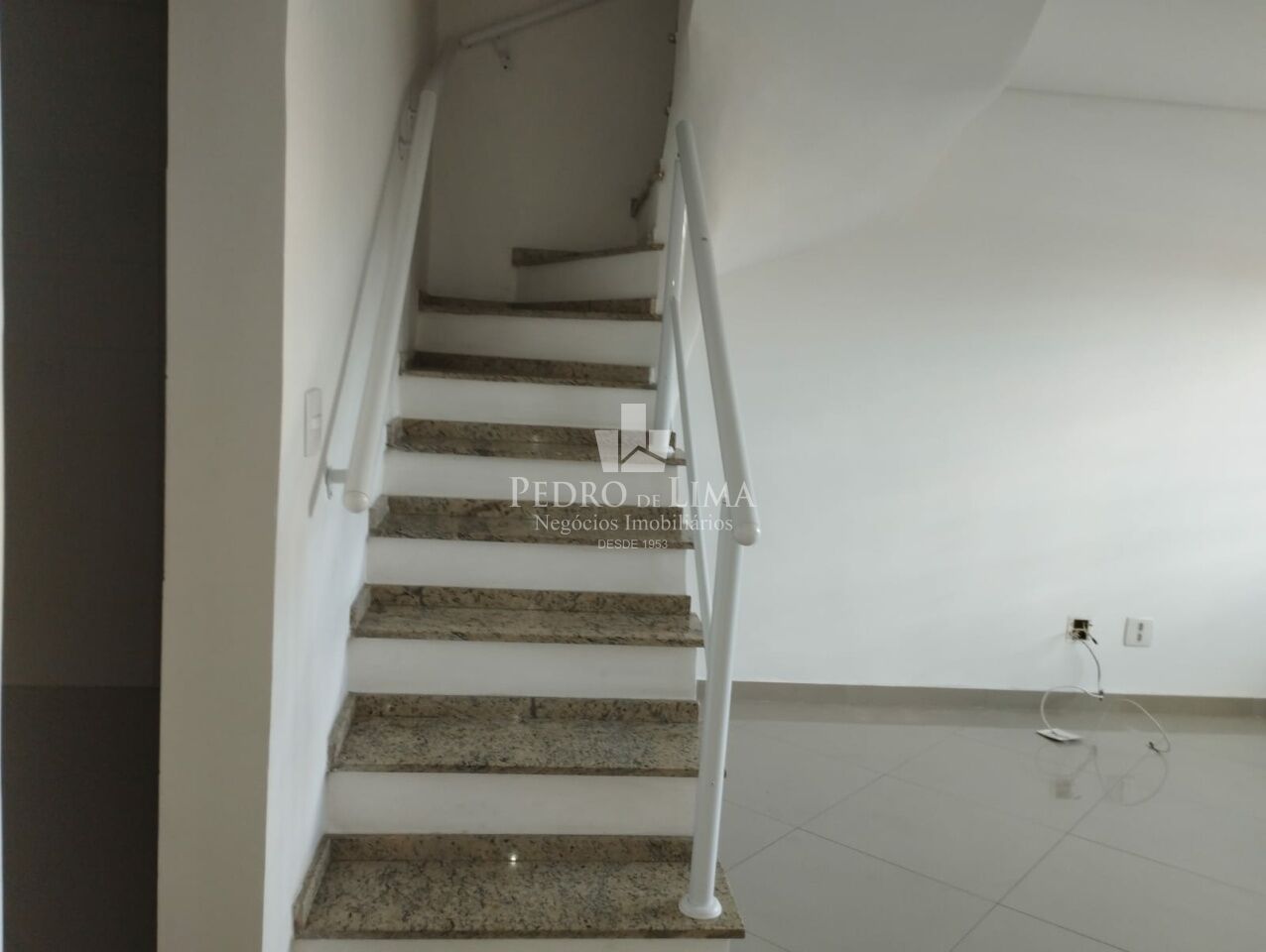 Sobrado em condominio com 3 dormitórios e 2 vagas na Penha