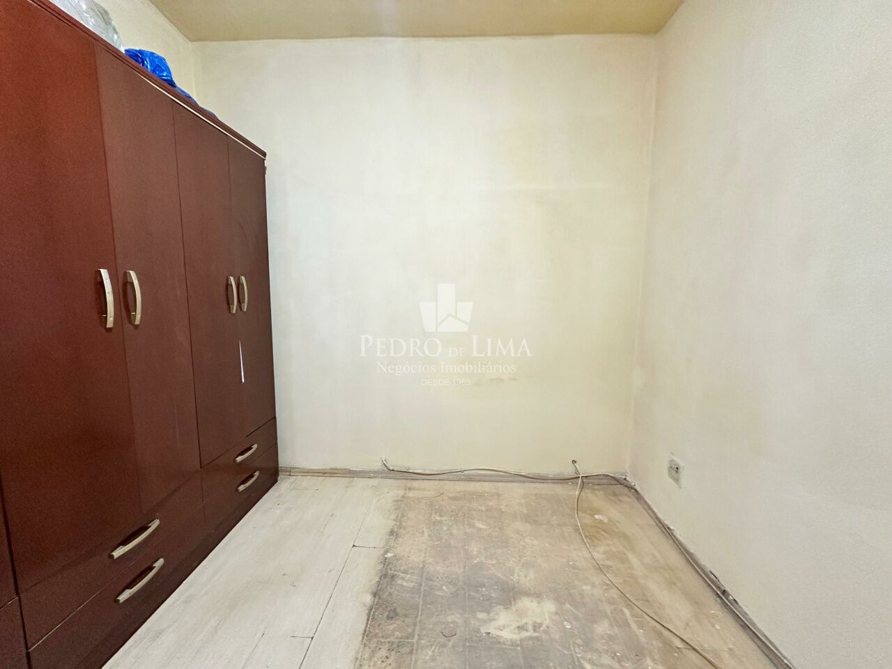 Casa Térrea 2 dormitórios, corredor lateral, quintal e 2 vagas na Penha