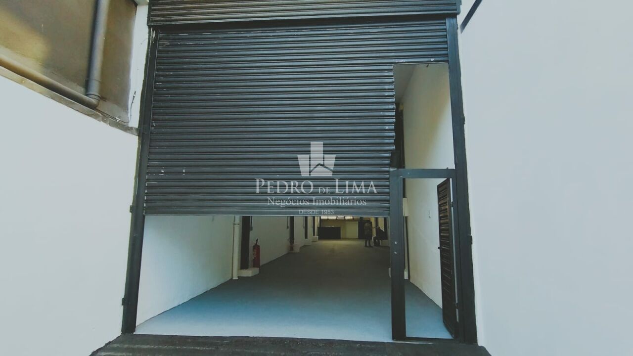 Galpão com Pé direito 4,5mts, vão livre 180mts, Trifásico, 400mts do metrô Vl. Matilde