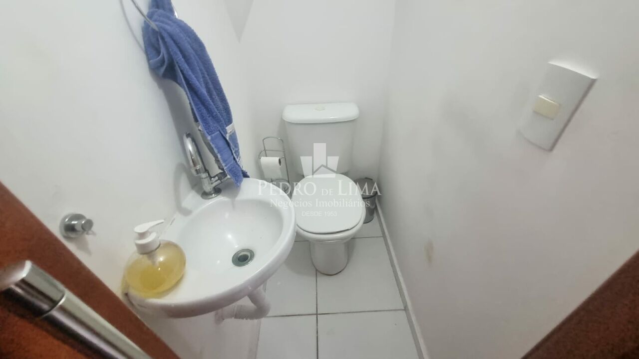Sobrado em condomínio fechado com 3 dormitórios sendo 1 suíte e 2 vagas na Penha.
