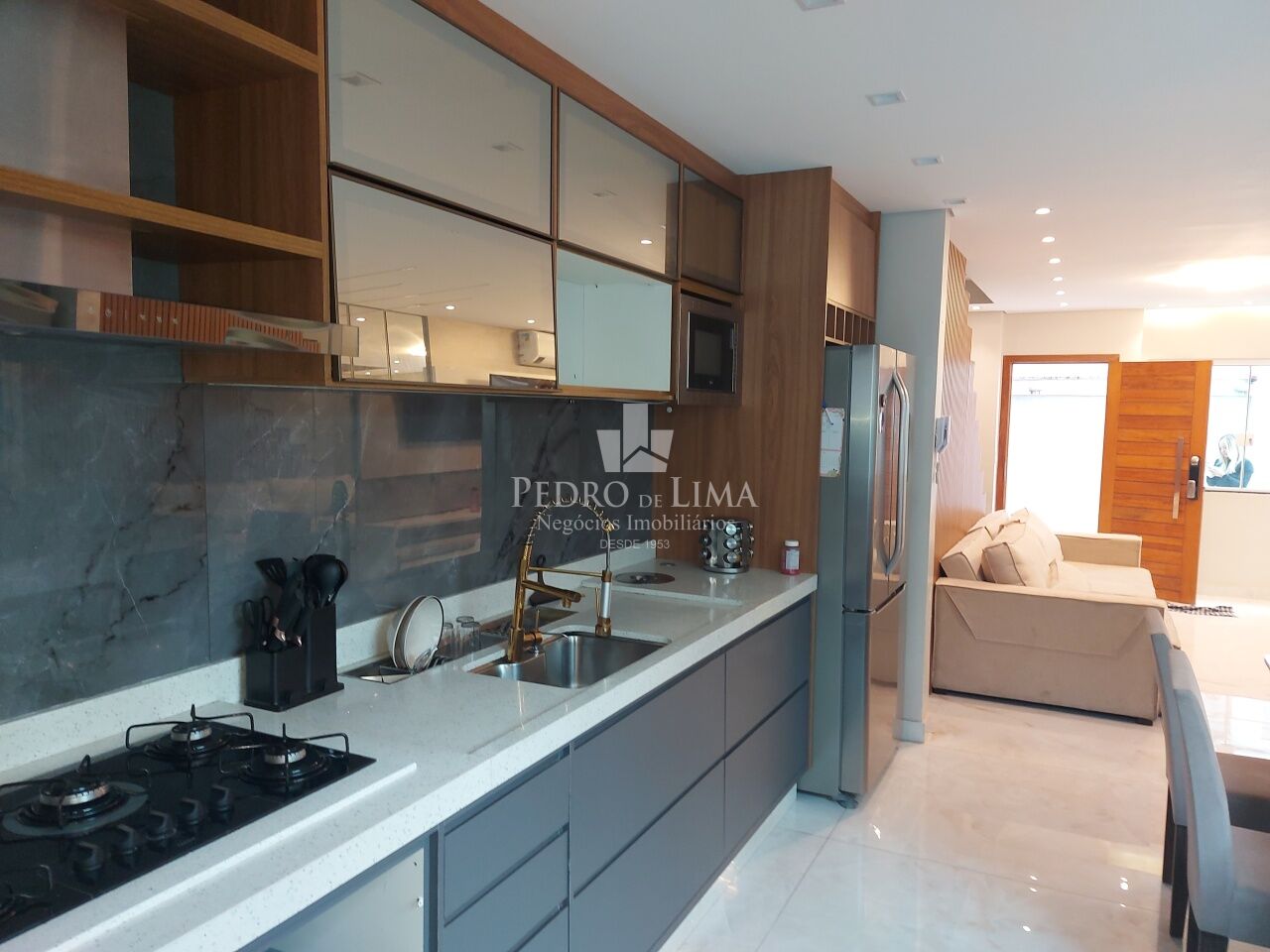 Sobrado em Condomínio no Cangaíba - 3 dorms (1 suíte),1 sala, 2 banheiros, 2 vagas 94,00m².