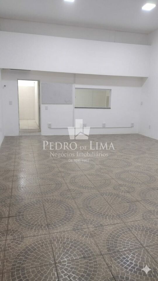 Salão comercial em vão livre, cozinha, escritório na Penha