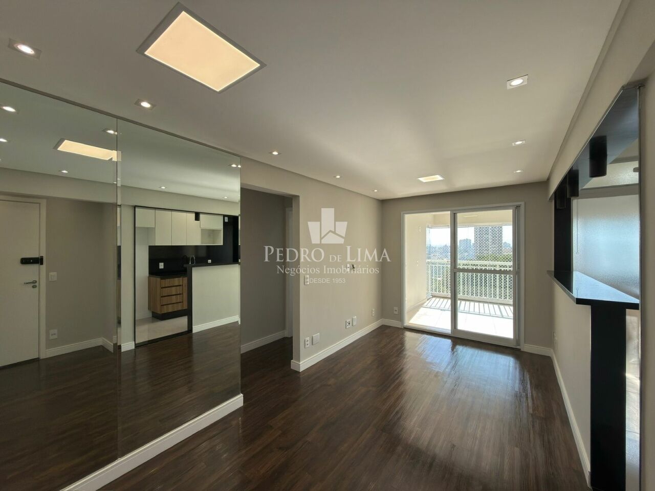 Apartamento todo reformado em andar alto, vista livre e 72m² na Vila Matilde