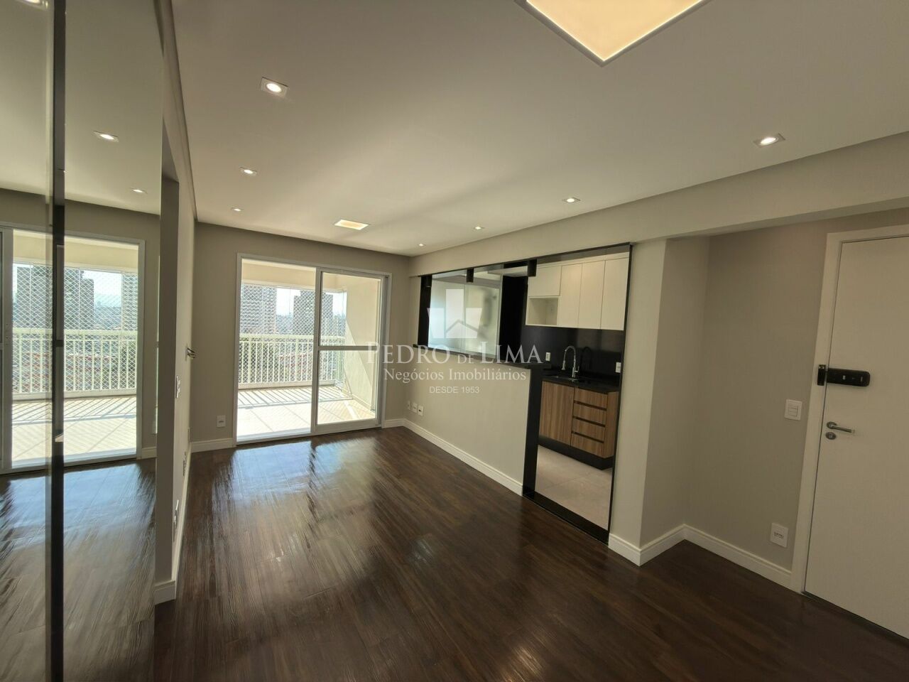 Apartamento todo reformado em andar alto, vista livre e 72m² na Vila Matilde