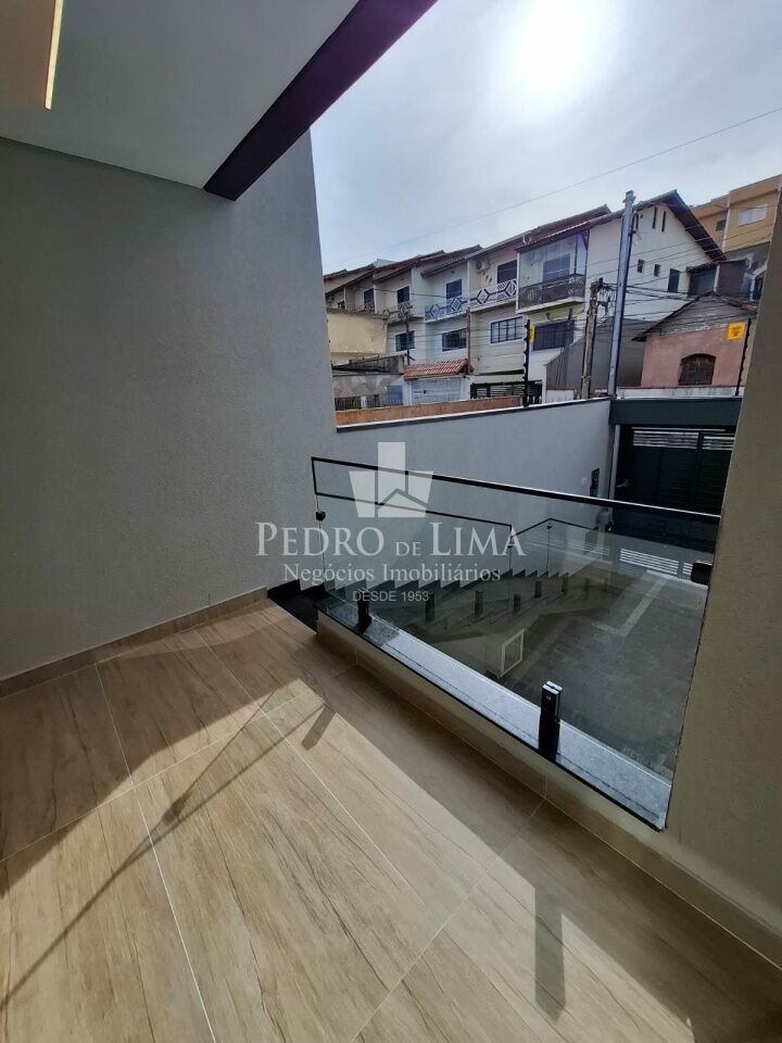 Sobrado com 3 suítes sendo uma com sacada na Penha