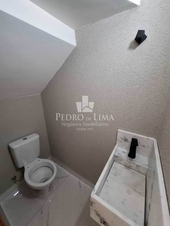Sobrado com 3 suítes sendo uma com sacada na Penha
