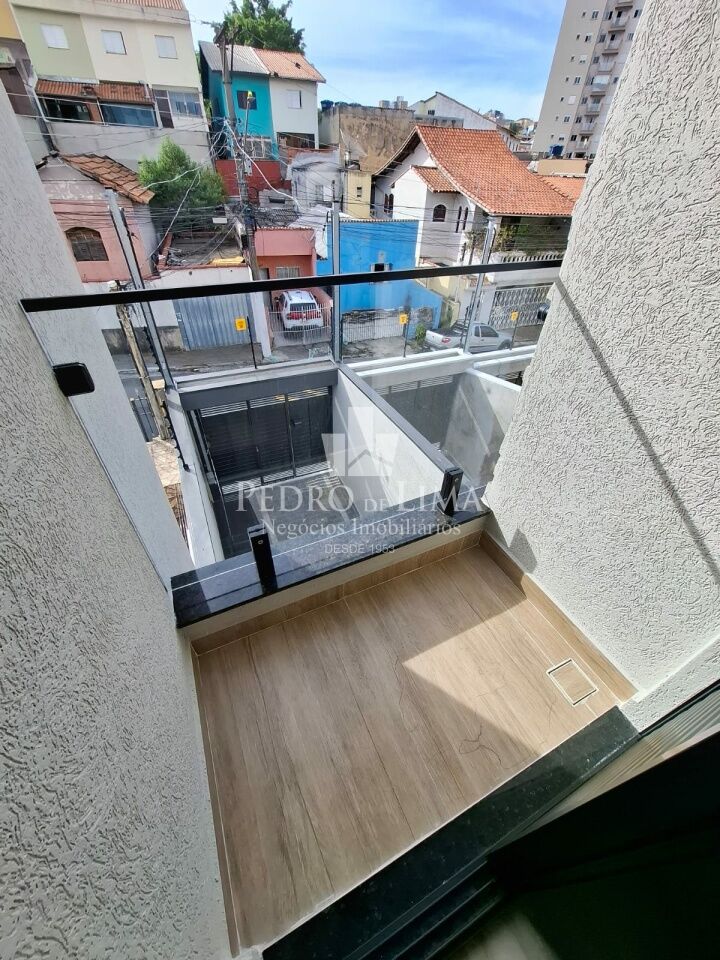Sobrado com 3 suítes sendo uma com sacada na Penha