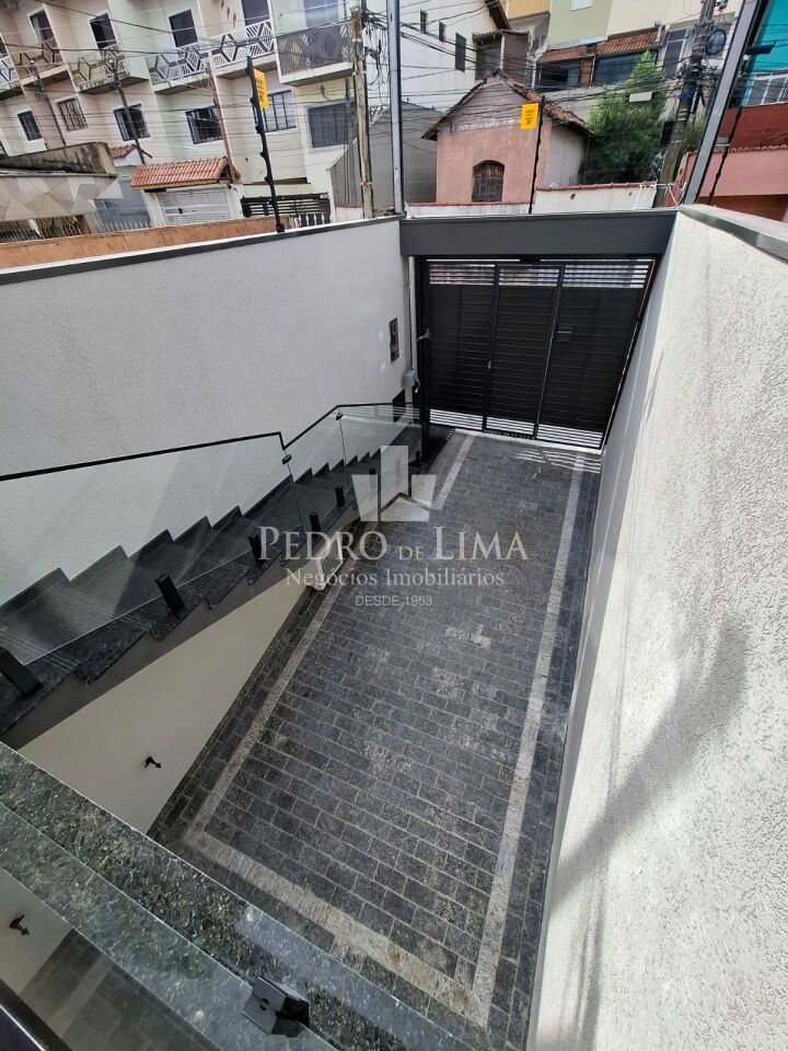 Sobrado com 3 suítes sendo uma com sacada na Penha