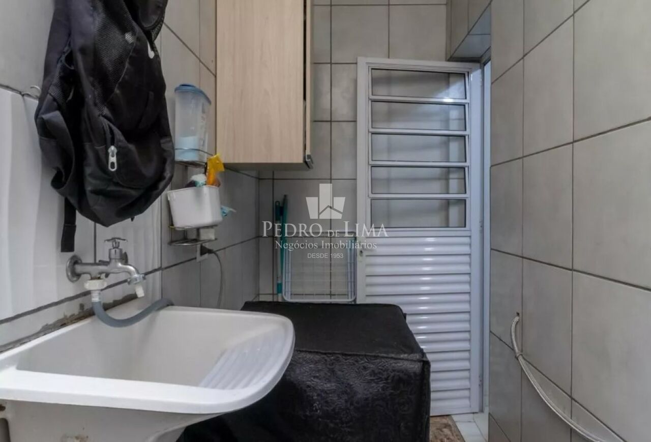 Sobrado em Condomínio, 900 metros do metrô, 2 quartos sendo 2 suítes e 1 vaga - Bairro Vila Ré