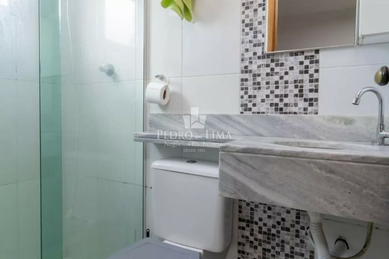 Sobrado em Condomínio, 900 metros do metrô, 2 quartos sendo 2 suítes e 1 vaga - Bairro Vila Ré