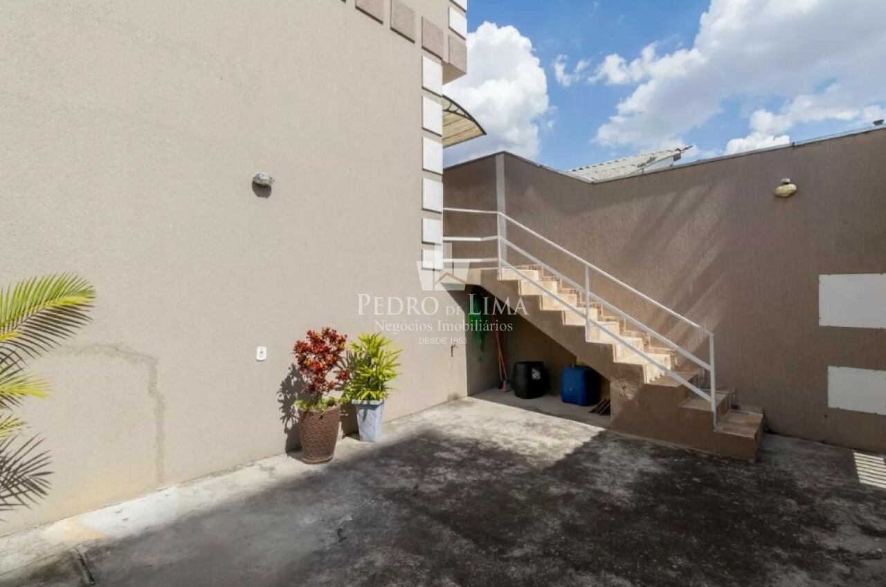 Sobrado em Condomínio, 900 metros do metrô, 2 quartos sendo 2 suítes e 1 vaga - Bairro Vila Ré