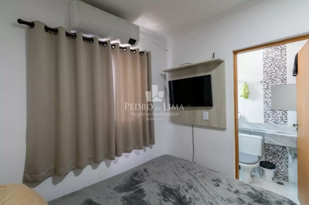 Sobrado em Condomínio, 900 metros do metrô, 2 quartos sendo 2 suítes e 1 vaga - Bairro Vila Ré