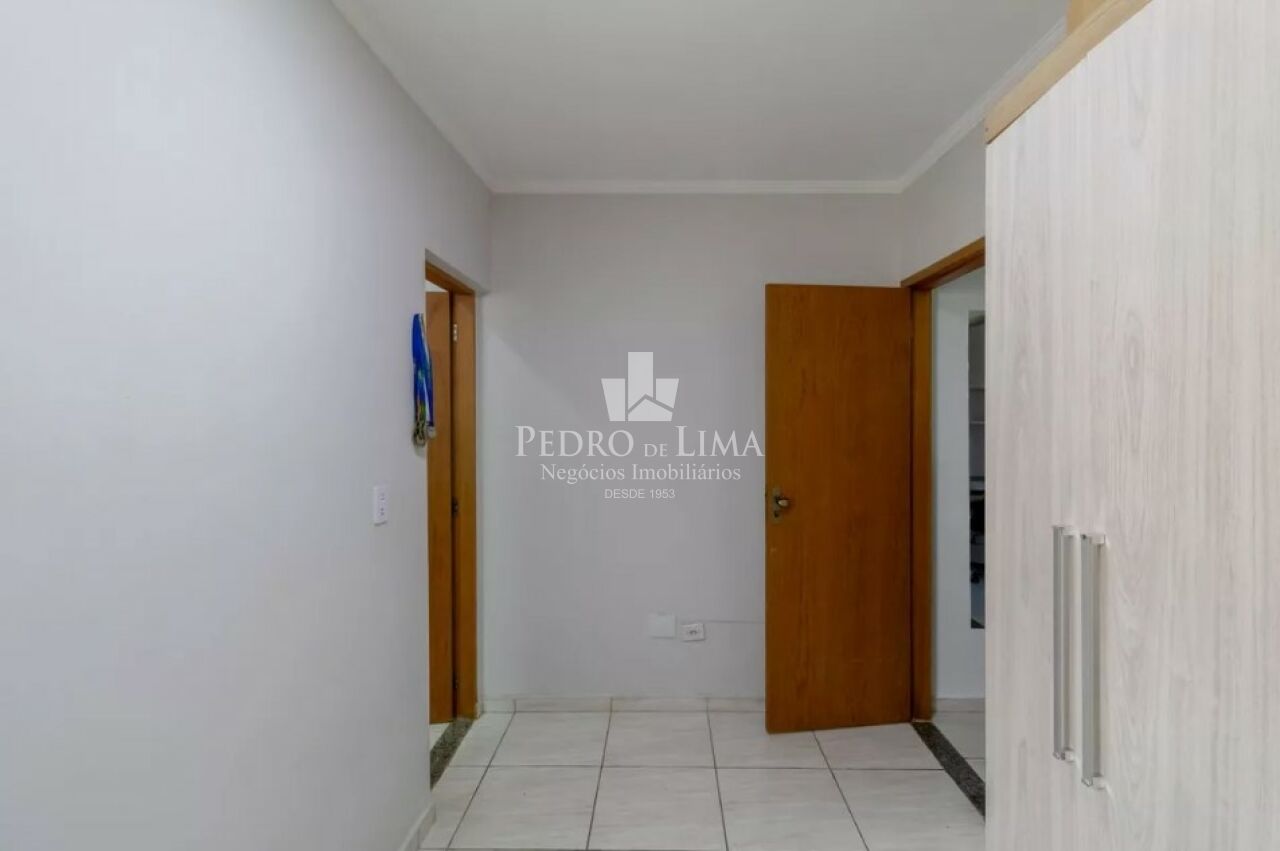 Sobrado em Condomínio, 900 metros do metrô, 2 quartos sendo 2 suítes e 1 vaga - Bairro Vila Ré