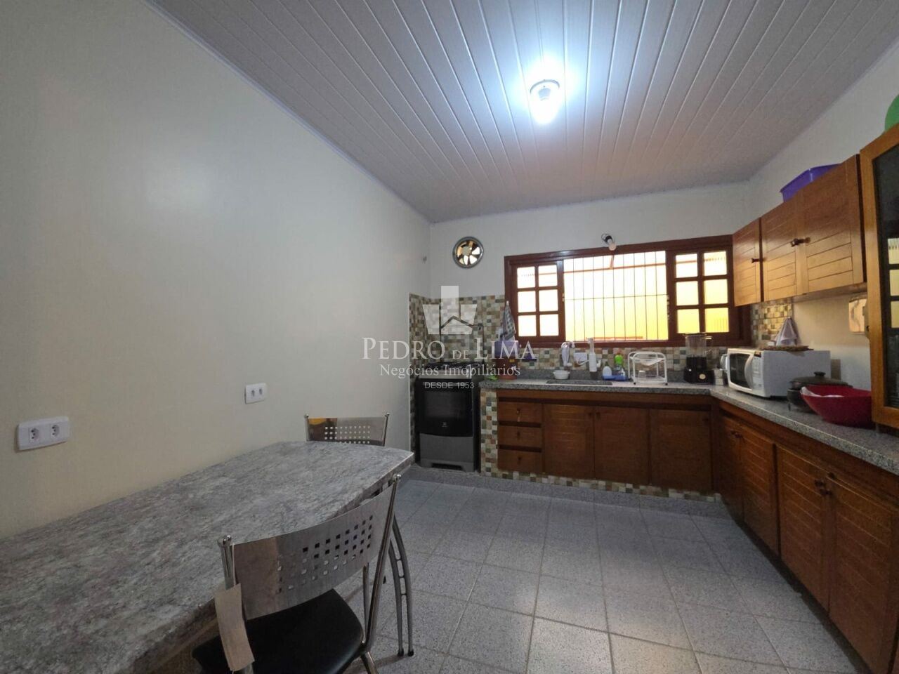 Casa térrea com 2 quartos, 1 vaga e 110 m² na Penha. 