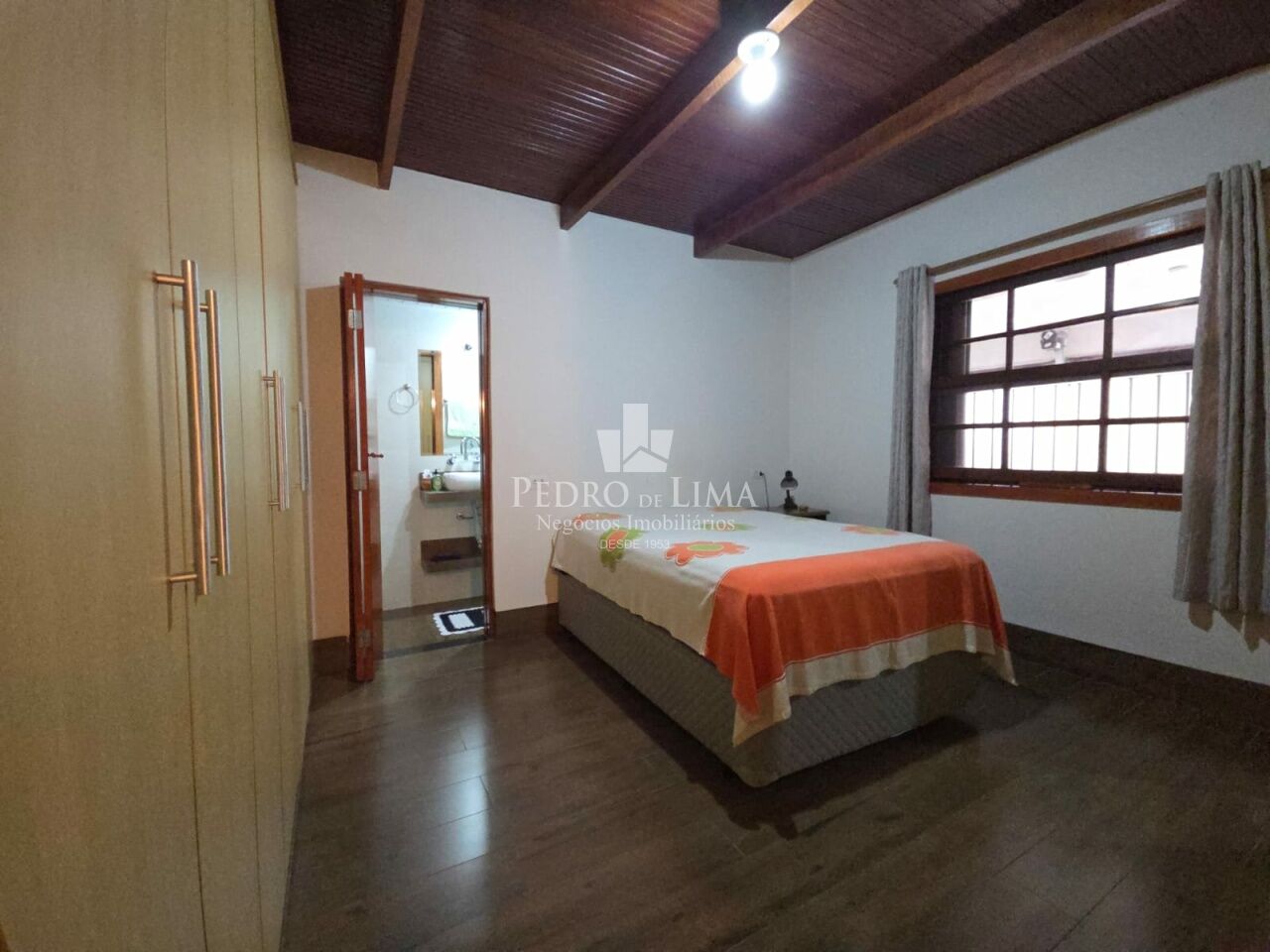 Casa térrea com 2 quartos, 1 vaga e 110 m² na Penha. 