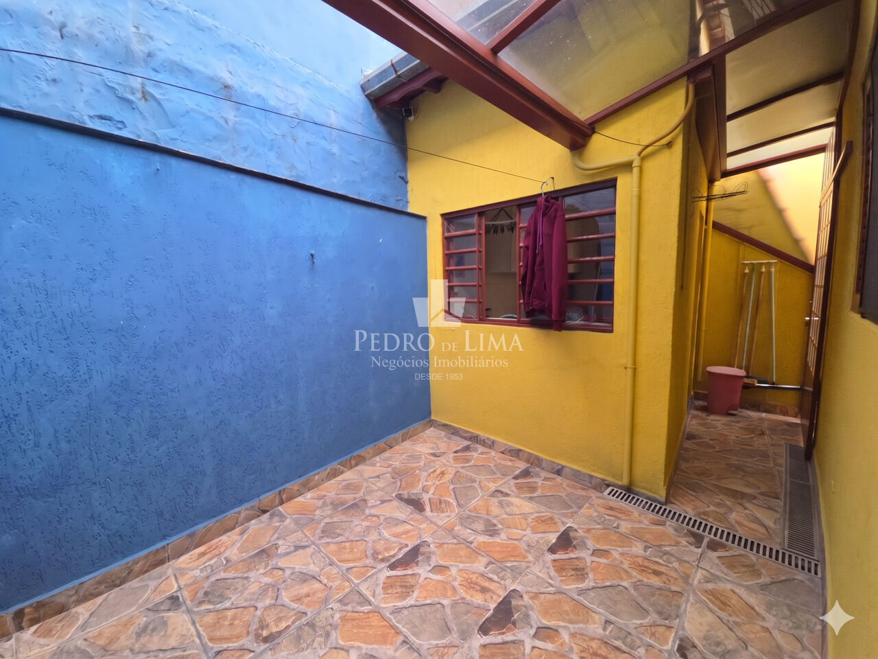 Casa térrea com 2 quartos, 1 vaga e 110 m² na Penha. 