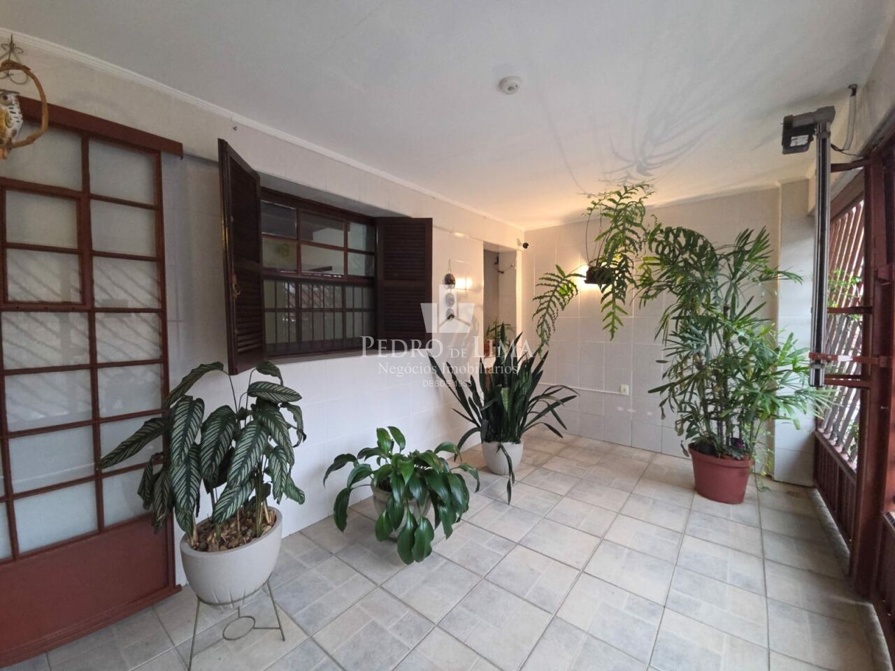 Casa térrea com 2 quartos, 1 vaga e 110 m² na Penha. 