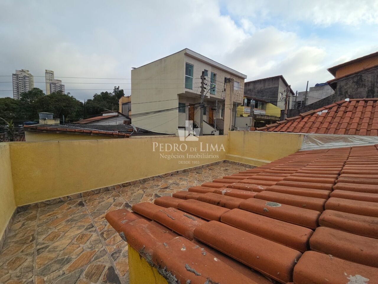 Casa térrea com 2 quartos, 1 vaga e 110 m² na Penha. 