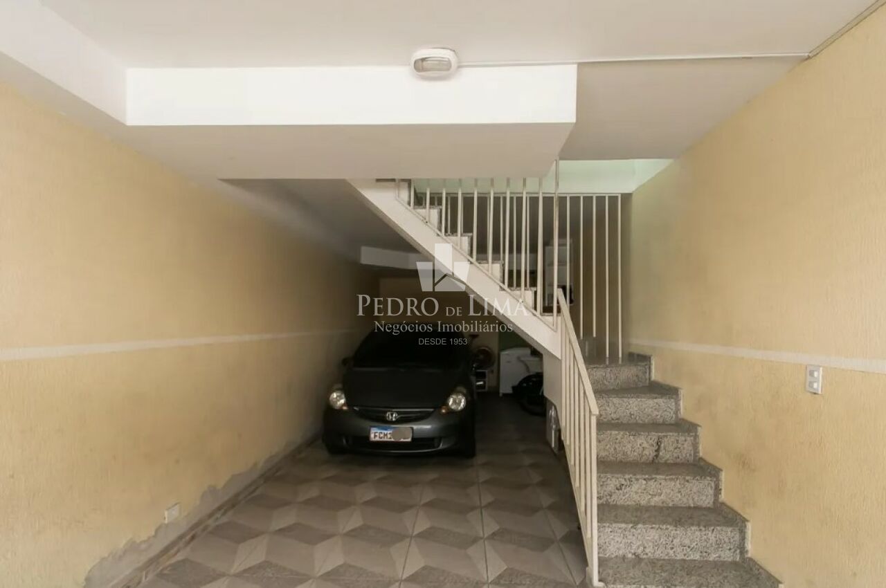 Sobrado em condomínio, 2 dormitórios sendo 2 suítes, 2 vagas privativas e 105 m²  na Vila Ré