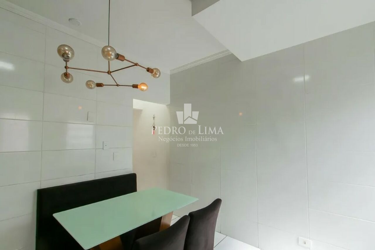 Sobrado em condomínio, 2 dormitórios sendo 2 suítes, 2 vagas privativas e 105 m²  na Vila Ré