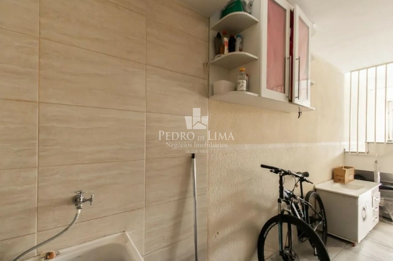 Sobrado em condomínio, 2 dormitórios sendo 2 suítes, 2 vagas privativas e 105 m²  na Vila Ré