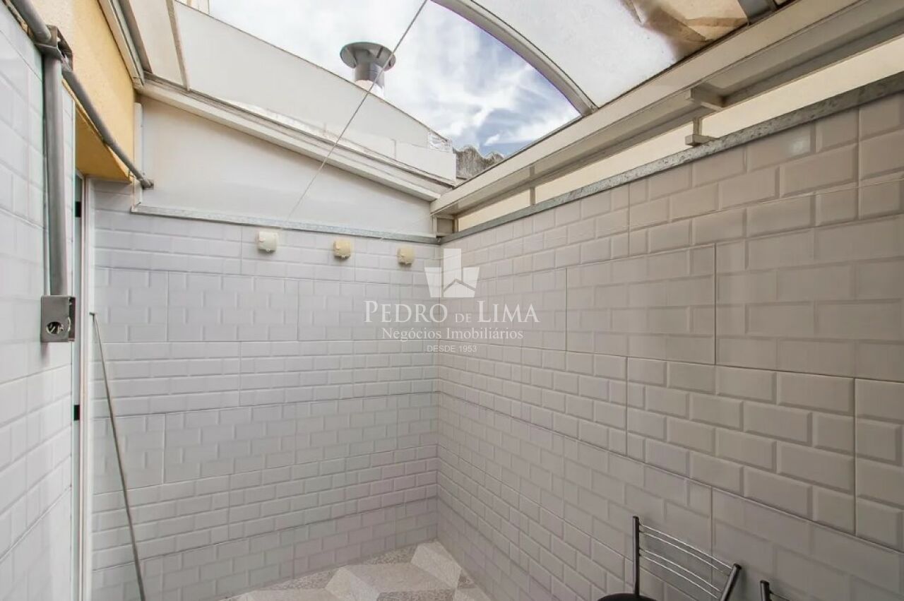 Sobrado em condomínio, 2 dormitórios sendo 2 suítes, 2 vagas privativas e 105 m²  na Vila Ré
