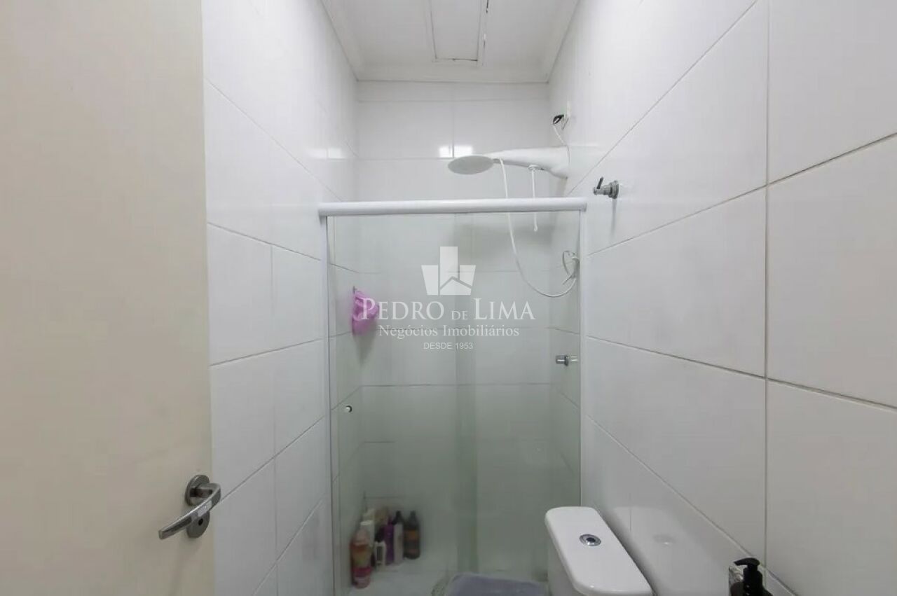 Sobrado em condomínio, 2 dormitórios sendo 2 suítes, 2 vagas privativas e 105 m²  na Vila Ré