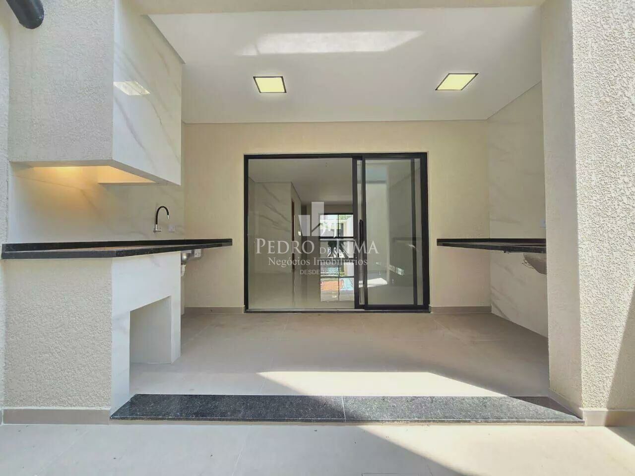 Sobrado frontal 3 suítes, 3 vagas, quintal gourmet e 144 m² na  Ponte Rasa