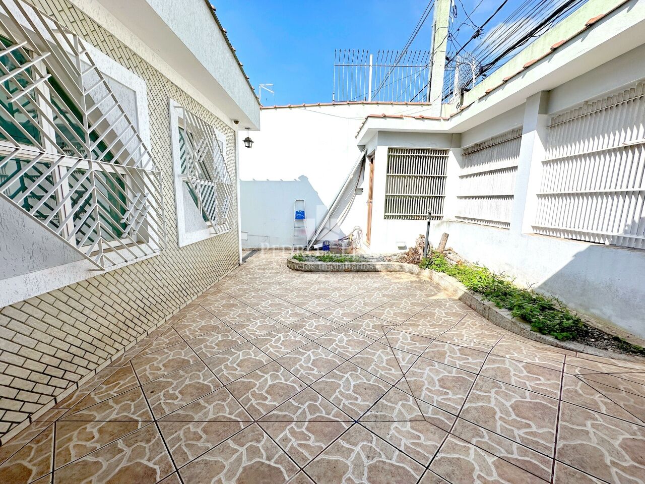 Casa Térrea, 3 dormitórios sendo 3 suítes, quintal e 1 vaga de garagem no Ermelino Matarazzo