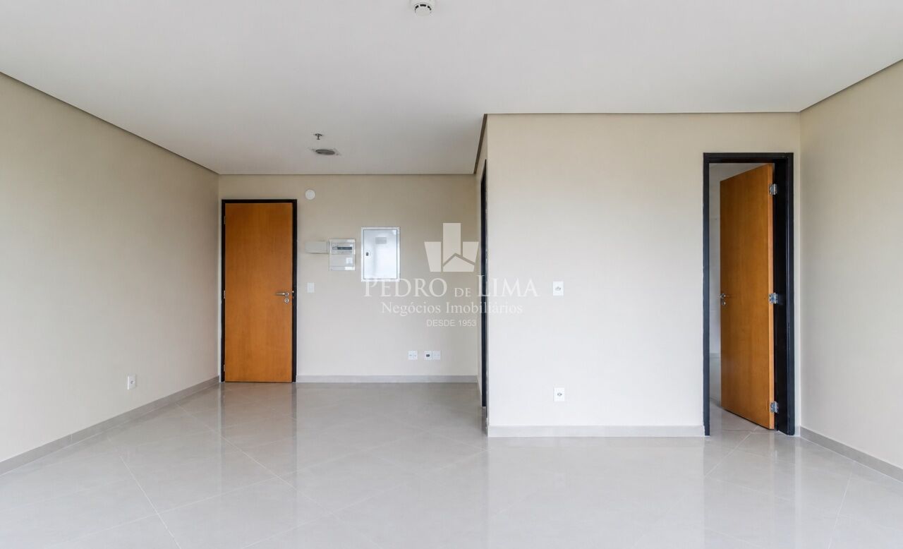 Sala Comercial, na Penha, 32 m², 2 banheiros e vaga 