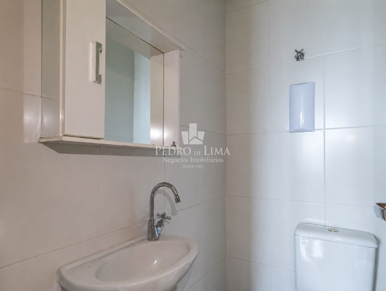 Sala Comercial, na Penha, 32 m², 2 banheiros e vaga 