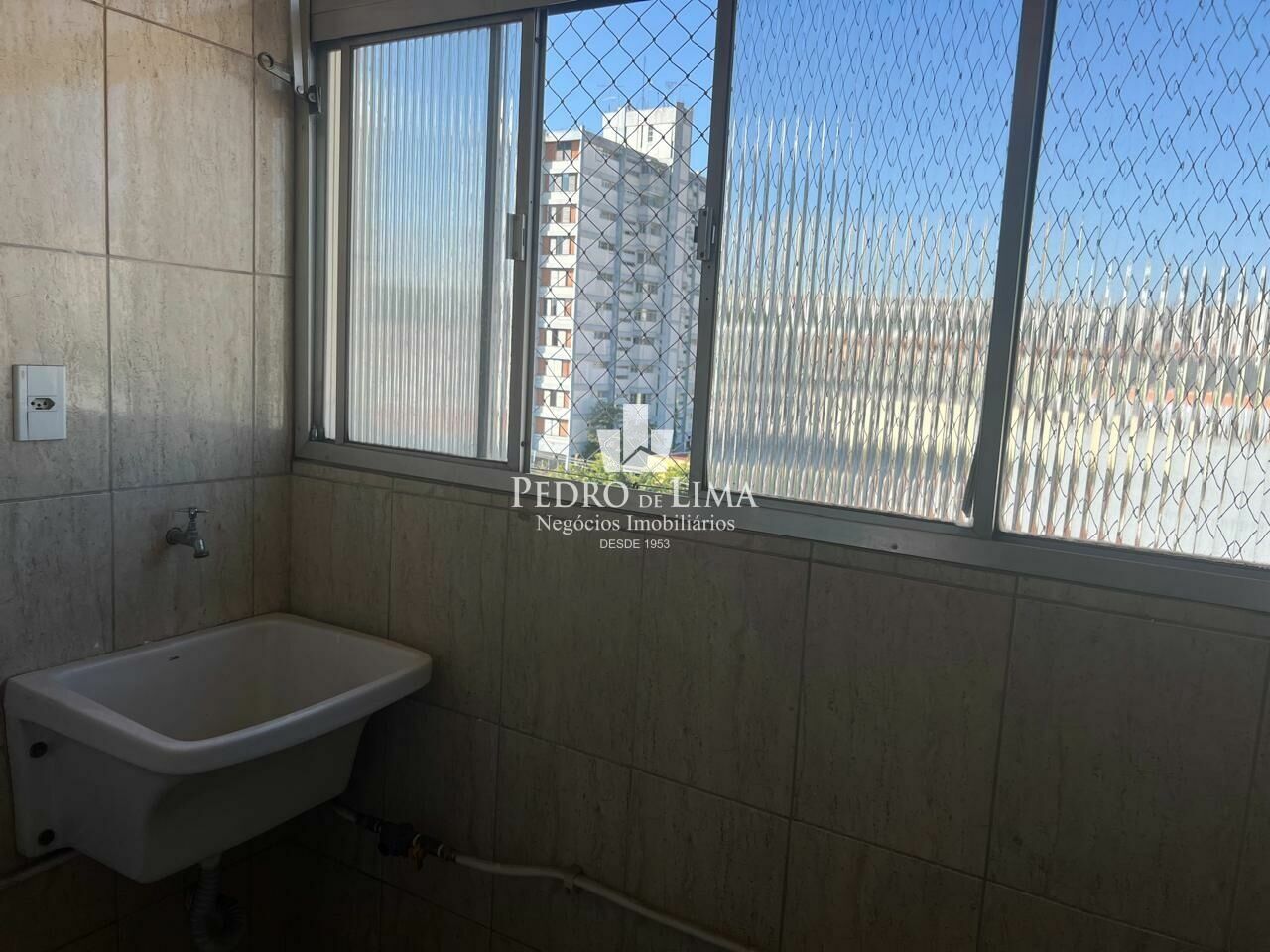 Apartamento 2 dormitórios, sala, cozinha 2 banheiros e 1 Vaga na Penha