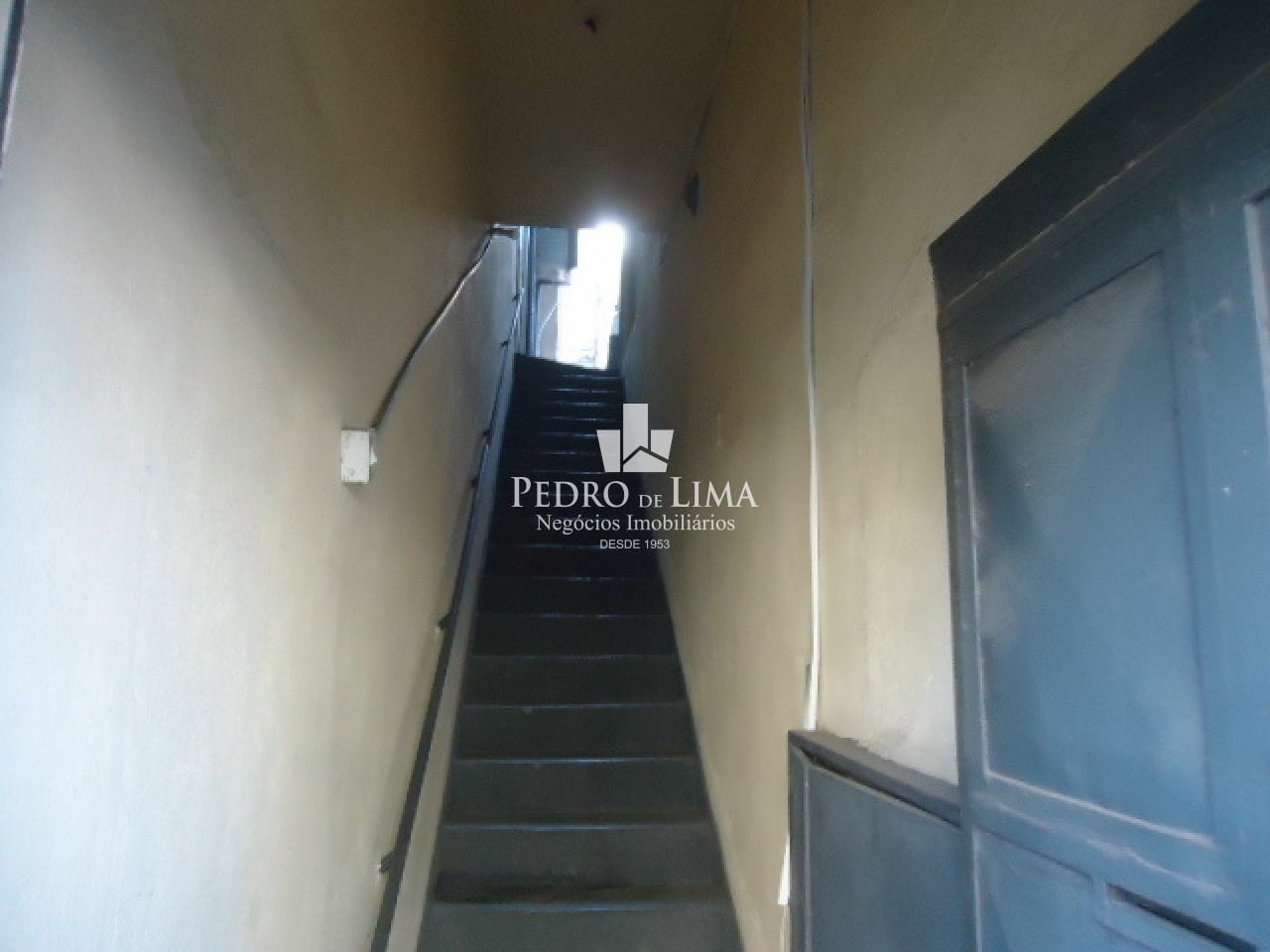 Predio misto na região da Penha